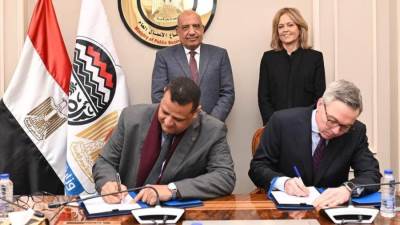 وزير قطاع الأعمال العام يشهد توقيع اتفاق بناء محطة طاقة شمسية لإنتاج الكهرباء لشركة مصر للألومنيوم