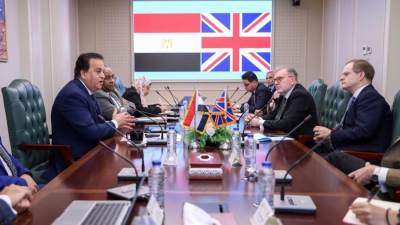 وزير الصحة يستعرض الخدمات الطبية المُقدمة للأشقاء الفلسطينيين