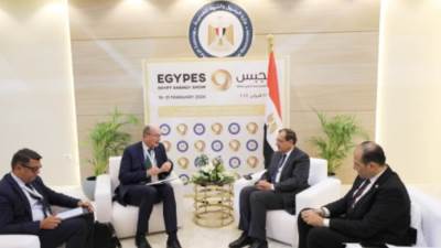 وزير البترول يلتقى وفد البنك الأوروبى لإعادة الإعمار والتنمية