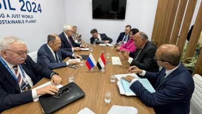 وزير الخارجية يلتقي مع نظيره الروسي على هامش اجتماعات مجموعة العشرين