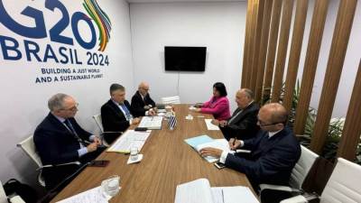 وزير الخارجية يلتقي نظيره في بوليفيا وأوروجواي