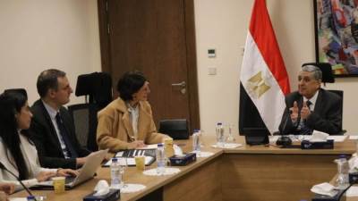 وزير الكهرباء والطاقة المتجددة يستقبل نائب رئيس بنك الاستثمار الأوروبي لبحث التعاون بين قطاع الكهرباء والبنك 