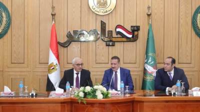 حجازي: ضرورة تعريف الطلاب بالمواد التعليمية والتدريبية التى طرحتها الوزارة