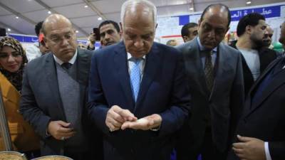 بتخفيضات تصل إلى 25%.. محافظ الجيزة يفتتح "أهلا رمضان" بحى العمرانية