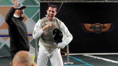 حمزة يفوز على بطل هونج كونج ويتأهل لدور الـ32 لكأس العالم لسلاح الشيش