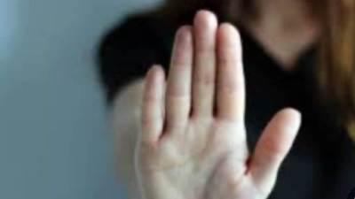 قرار عاجل من النيابة في واقعة قفز سيدة من سيارة بطريق السويس