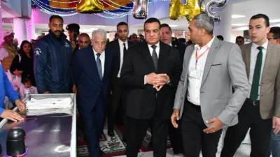 وزير التنمية المحلية  ومحافظ جنوب سيناء يتفقدان معرض "أهلاً رمضان"  بمدينة شرم الشيخ 