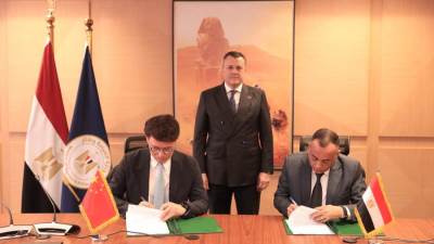 وزير السياحة يشهد مراسم توقيع تعاون بين المجلس الأعلى للآثار ومتحف شنغهاي بالصين