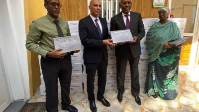 مصر تقدم 1400 جهاز لوحي "تابلت" إلى جيبوتي للمساهمة في إجراء التعداد السكاني