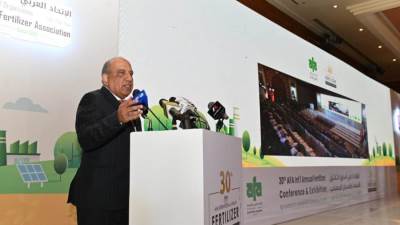 "عصمت" القيادة السياسية تولي اهتمامًا بالغًا بملف الصناعة خاصة الأسمدة