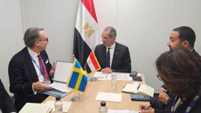 وزير الاتصالات يبحث مع نائب وزير التجارة الخارجية بالسويد