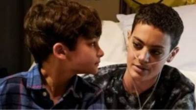 وفاة المغنية الشابة كات جانيس عن عمر ناهز 31 عاما بسبب السرطان