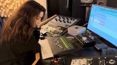 لطيفة تنتهي من تسجيل دعاء جديد إهداء لروح والدتها