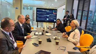 وزيرة البيئة تلتقي نظيرها الأذربيجاني ورئيس مؤتمر المناخ cop29