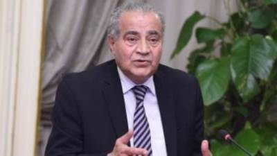 وزير التموين يلزم الشركات المنتجة للسلع بكتابة السعر على العبوات
