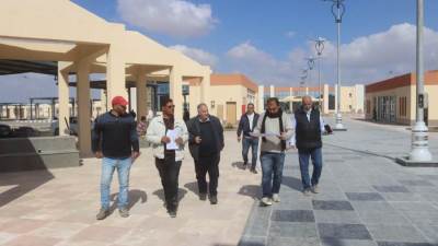 رئيس جهاز مدينة العاشر من رمضان يتفقد مشروعات الصرف الصحي والخدمات بالمدينة