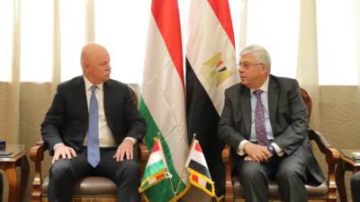 وزيرا التعليم العالي والثقافة والابتكار المجري يفتتحان الجلسة الافتتاحية للمنتدى الأكاديمي العلمي الأول