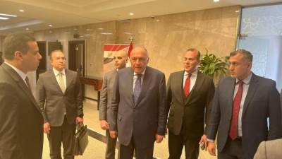 وزير الخارجية يتفقد الأعمال القنصلية وسير عمل الخدمات المقدَّمة للمواطنين المصريين في الرياض