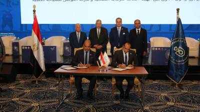 مستشار الرئيس لشئون الصحة ومحافظ جنوب سيناء ورئيس الرعاية الصحية يشهدون توقيع (3) بروتوكولات تعاون