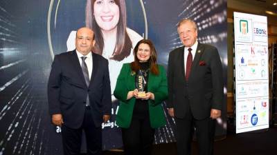 تكريم وزيرة الهجرة من مؤسسة عالم المال للصحافة والطباعة والنشر لفوزها باستفتاء الجريدة الخاص بقادة 2023 عام الأزمات