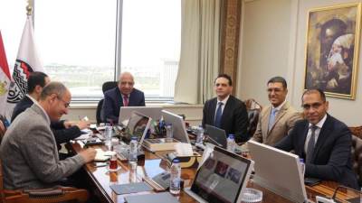 الدكتور محمود عصمت: خطة العمل تقوم على تحديث الصناعات القائمة وإدخال أخرى جديدة