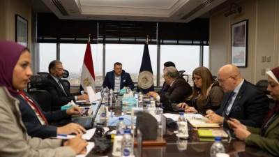 عيسى يترأس الاجتماع الثاني للجنة الخاصة بمناقشة الاستراتيجية العامة لتنشيط السياحة