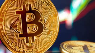 البيتكوين تقترب من 67 ألف دولار في رحلتها الصعودية