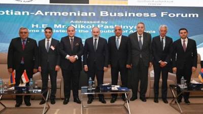 وزير التجارة والصناعة يشارك بفعاليات منتدى الأعمال المصري الأرميني