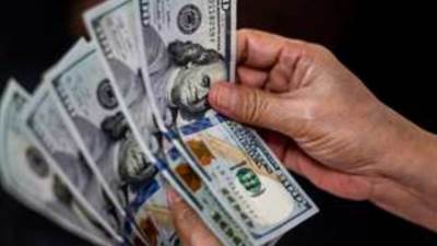 سعر الدولار يتخطي حاجز 45 جنيه في البنوك المصرية