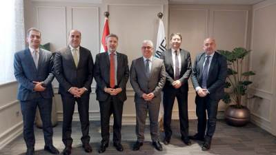 اقتصادية قناة السويس تلتقي السفير الإيطالي ووفد شركة Acea الإيطالية لتحلية المياه