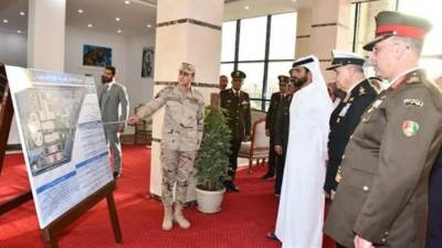 قائد الحرس الملكى وأمين عام مجلس الدفاع الأعلى بالبحرين يتفقد منشآت بالقيادة الاستراتيجية