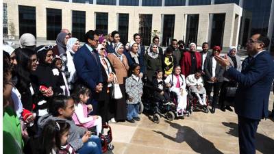 رئيس الوزراء يستقبل مجموعة من الأطفال من ذوي الهمم وأسرهم بمبني مجلس الوزراء بالعاصمة الإدارية