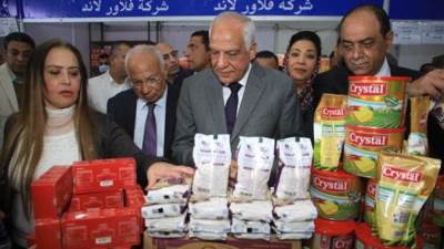 تخفيضات على منتجات العسل وزيت الزيتون فى معرض أهلا رمضان بإمبابة