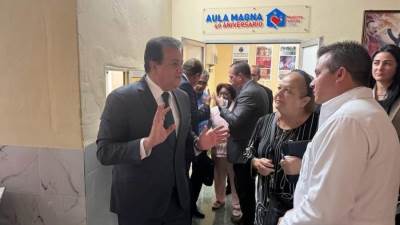 وزير الصحة ونظيره الكوبي يتفقدان أحد مراكز الرعاية الصحية الأولية في كوبا