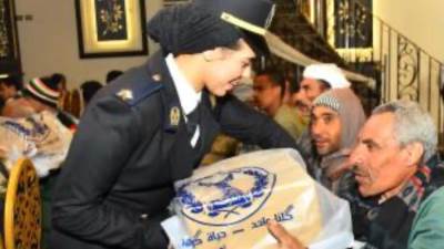 الداخلية توزع مساعدات على أسر نزلاء مراكز الإصلاح بمناسبة رمضان