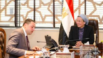  وزيرة البيئة تلتقى نائب محافظة كفر الشيخ لمناقشة عدد من الملفات البيئية داخل المحافظة 