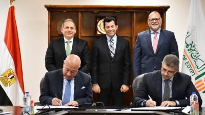 صبحي يشهد توقيع بروتوكول تعاون بين الشباب والرياضة والبنك الأهلى