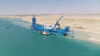 اكتمال 75% من توسعة القطاع الجنوبى لقناة السويس وإزالة 46.5 مليون متر رمال