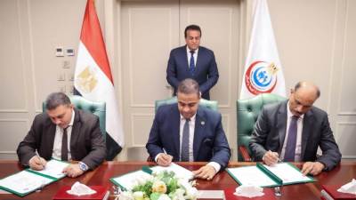 وزير الصحة يشهد توقيع مذكرة تفاهم بين وزارة المالية وبنك الاستثمار القومي والمؤسسة العلاجية