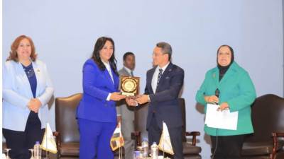 نائب وزير السياحة والآثار تشارك فى ندوة بجامعة عين شمس