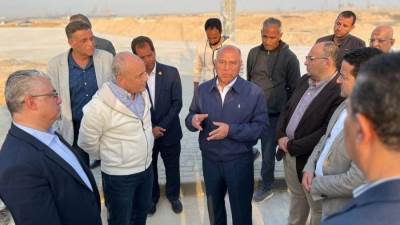 وزير النقل يتابع التقدم في معدلات تنفيذ مشروع تطوير ميناء السخنة ويتناول الإفطار مع العاملين