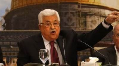 الرئيس الفلسطيني يكلف محمد مصطفى بتشكيل حكومة جديدة