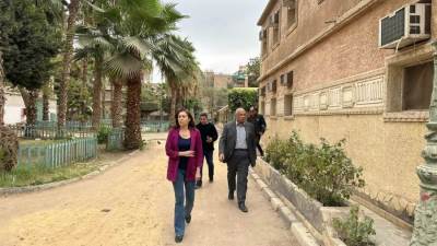وزيرة الثقافة تتوجه إلى موقع حريق "الحارة الشعبية" بستوديو الأهرام