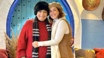 منة فضالى: أمى داخلة تعمل عملية كبيرة أوى دلوقتى وأرجو منكم تدعولها