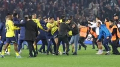 اعتقال 12 شخصا من جماهير طرابزون سبور بعد أعمال الشغب بالدوري التركي