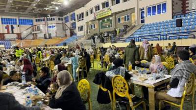 الشباب والرياضة تنظيم إفطار جماعي للعالقين ومرافقي المصابين الفلسطينيين في شمال سيناء