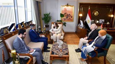 وزيرة الهجرة تستقبل أستاذ جراحات الأورام والمناظير بكلية طب قصر العيني