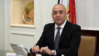 وزير الإسكان يستعرض موقف خدمات مياه الشرب والصرف الصحى بمحافظة القليوبية