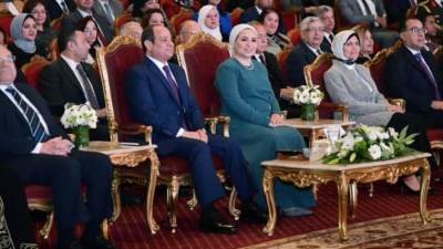 بدء فعاليات حفل تكريم المرأة المصرية بحضور الرئيس السيسي وقرينته