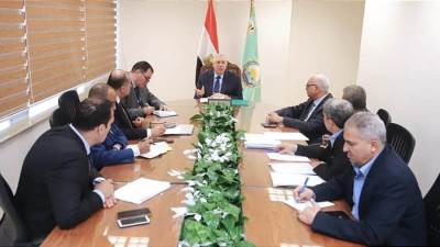 وزير الزراعة يتابع منظومة كارت الفلاح في التقاوى وتطبيق نظام ال"gps" في نقل الأسمدة